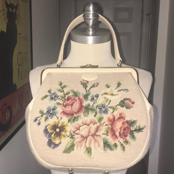 Vintage Handbags - Vintage Floral Tapestry Top Handle Bag 😘